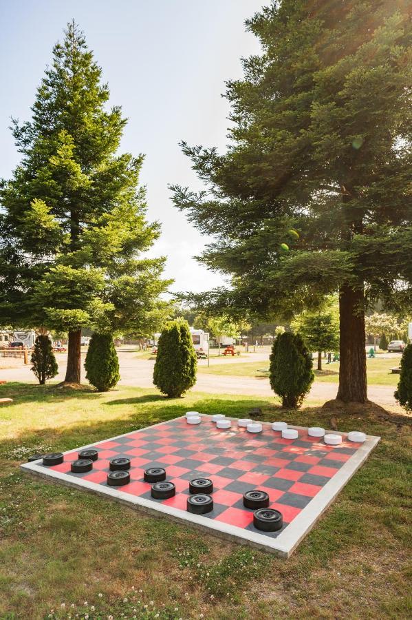 יוריקה Redwood Coast Cabins And Rv Resort מראה חיצוני תמונה